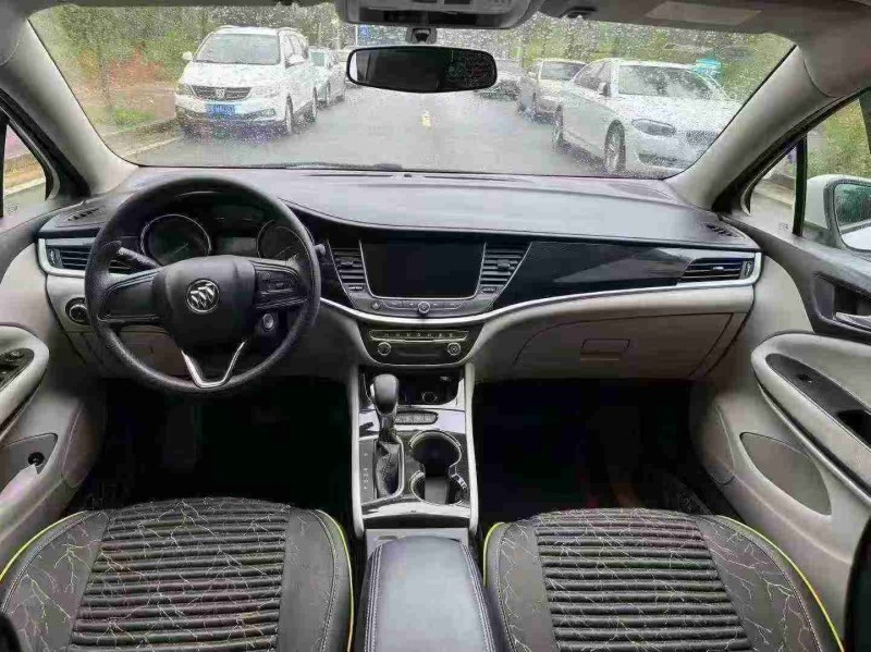 南宁20年别克威朗5