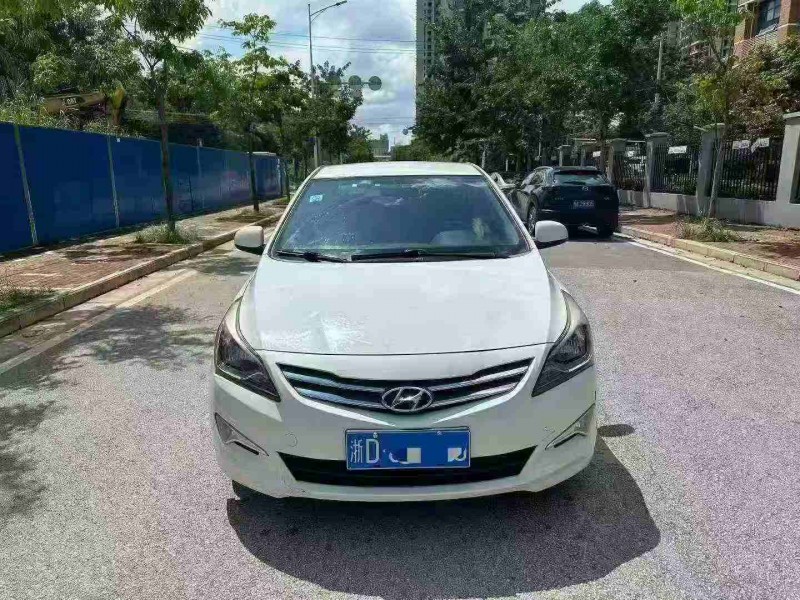 南宁18年现代瑞纳1