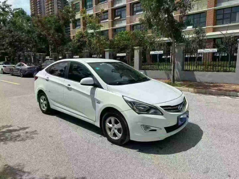 南宁18年现代瑞纳2