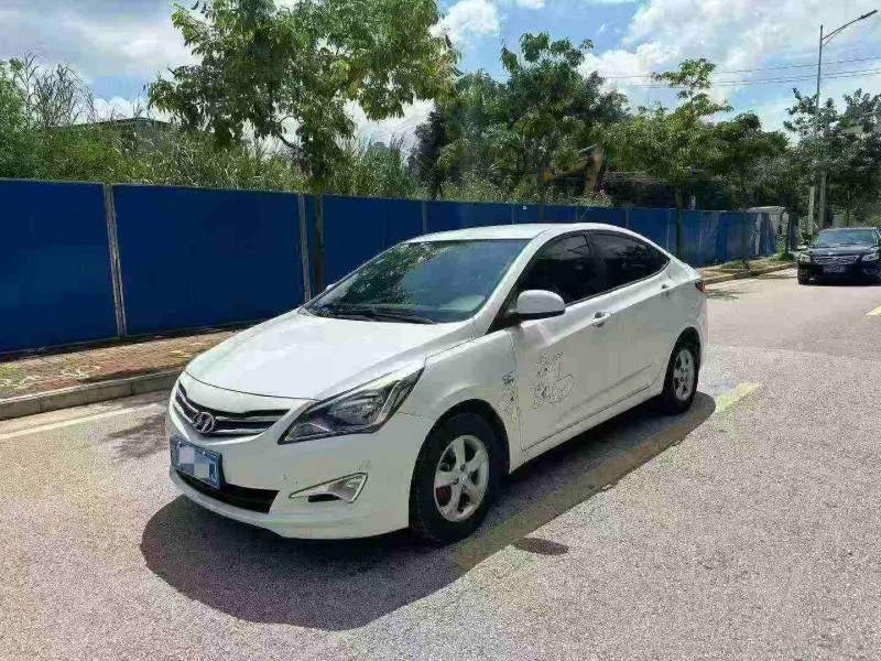 南宁18年现代瑞纳3