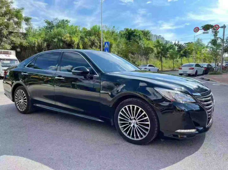 南宁18年丰田皇冠2