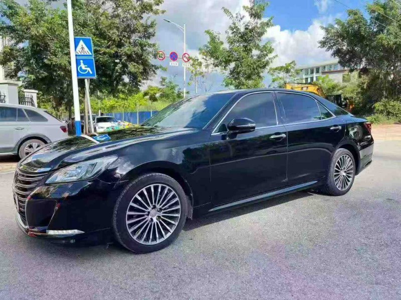 南宁18年丰田皇冠3