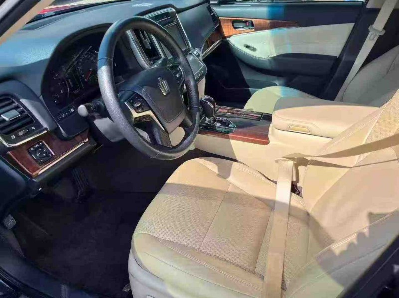 南宁18年丰田皇冠4