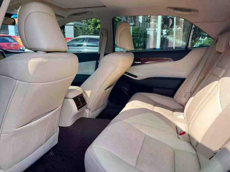 南宁18年丰田皇冠6