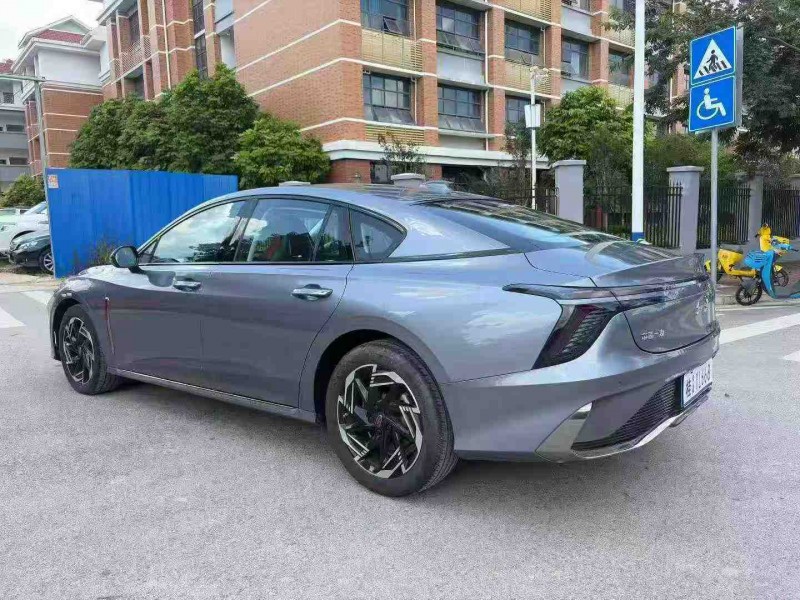 南宁24年红旗H68