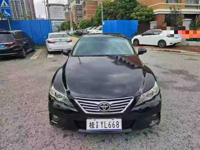 南宁11年丰田锐志1