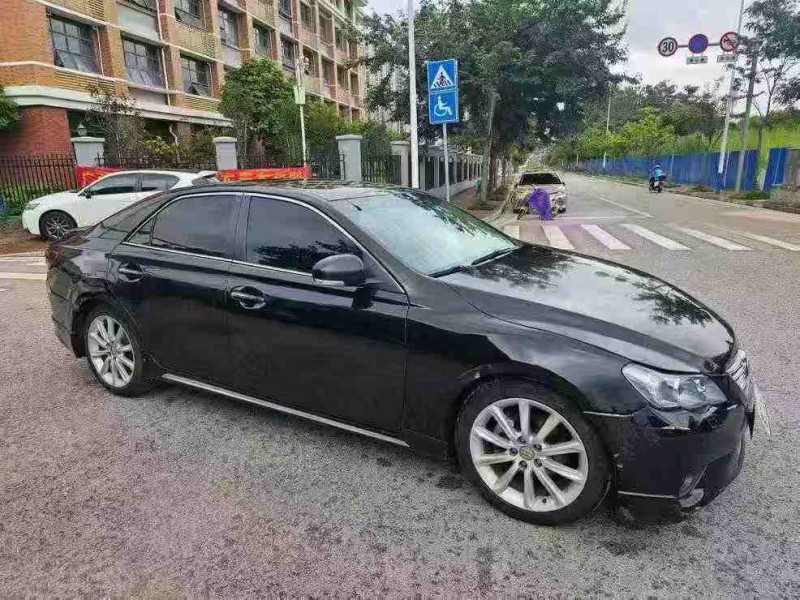 南宁11年丰田锐志2