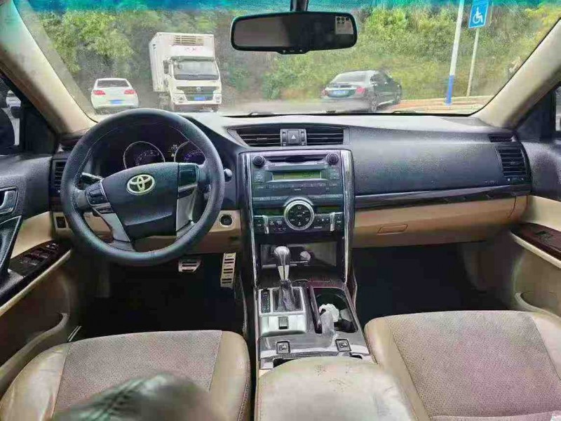 南宁11年丰田锐志5