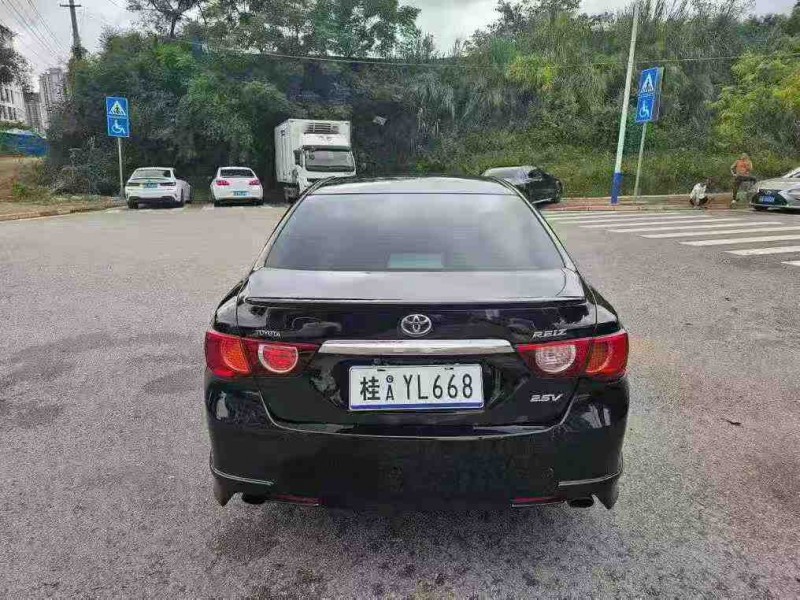 南宁11年丰田锐志9