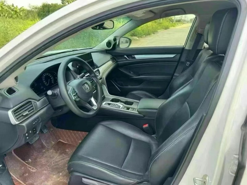 汕头17年本田雅阁4