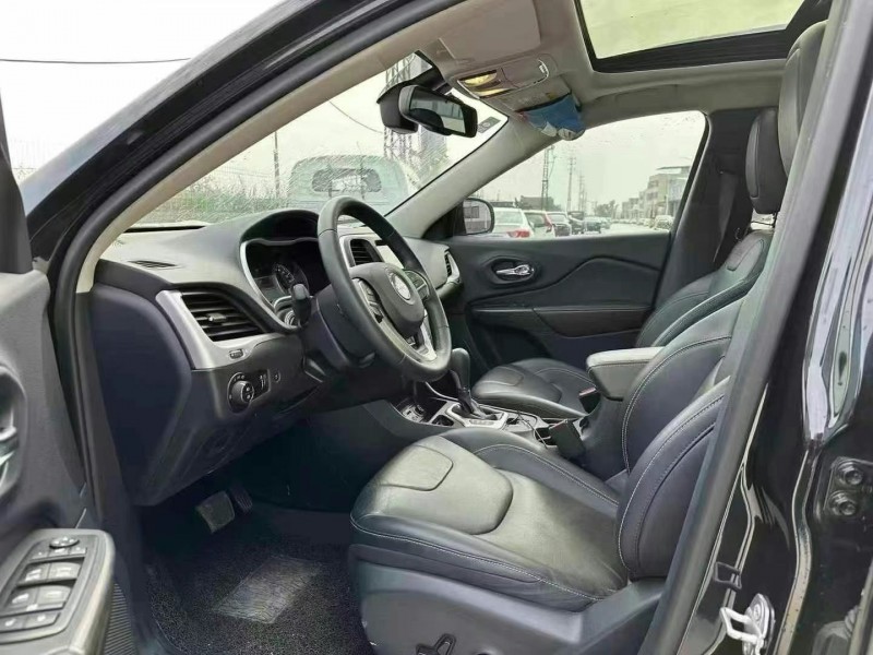 汕头20年Jeep自由光4