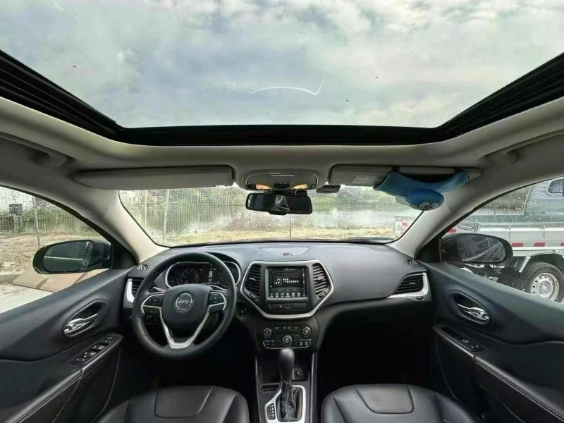 汕头20年Jeep自由光5