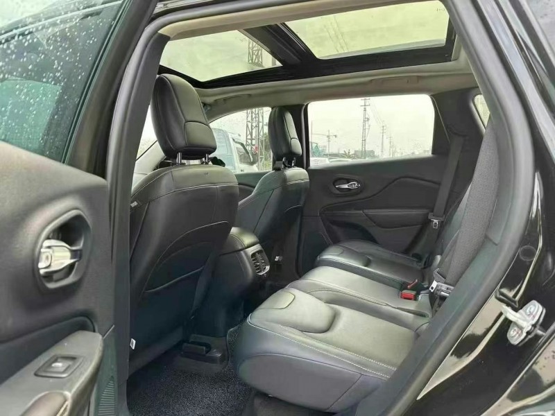 汕头20年Jeep自由光6