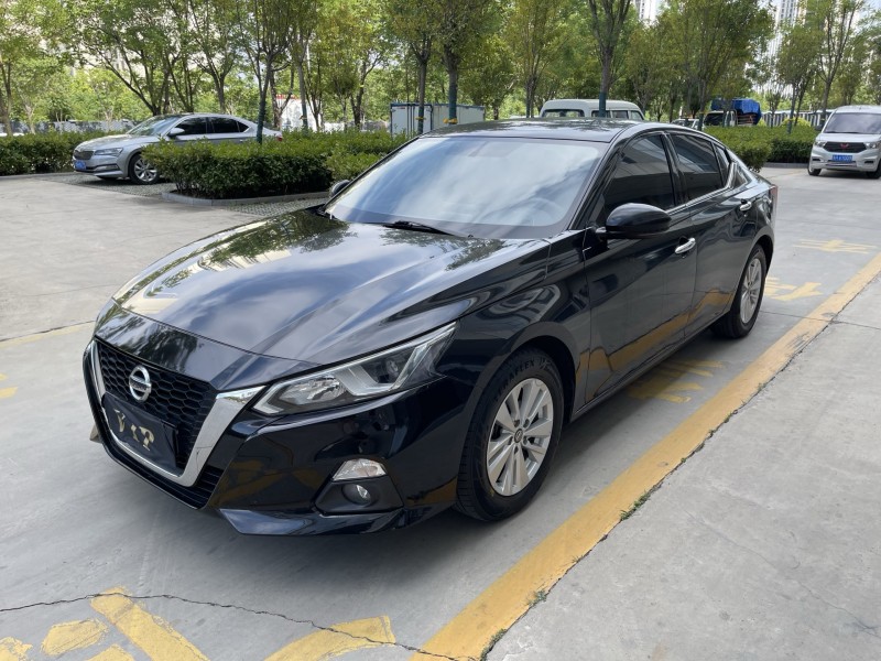 济宁21年日产天籁3