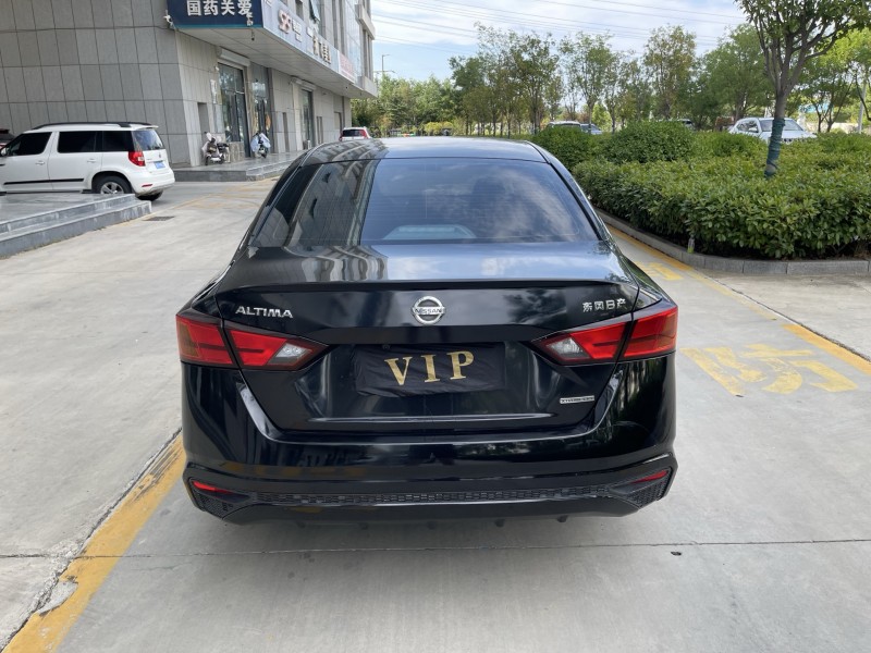 济宁21年日产天籁9