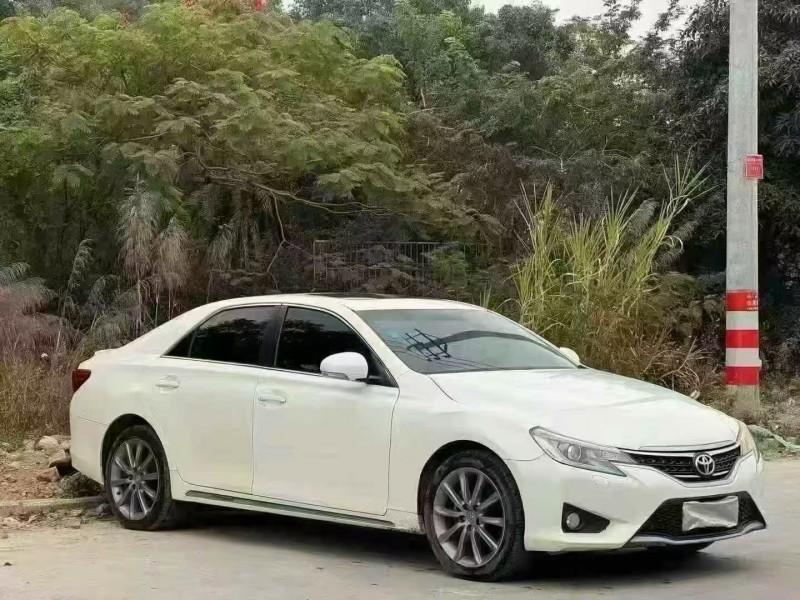 汕头17年丰田锐志2