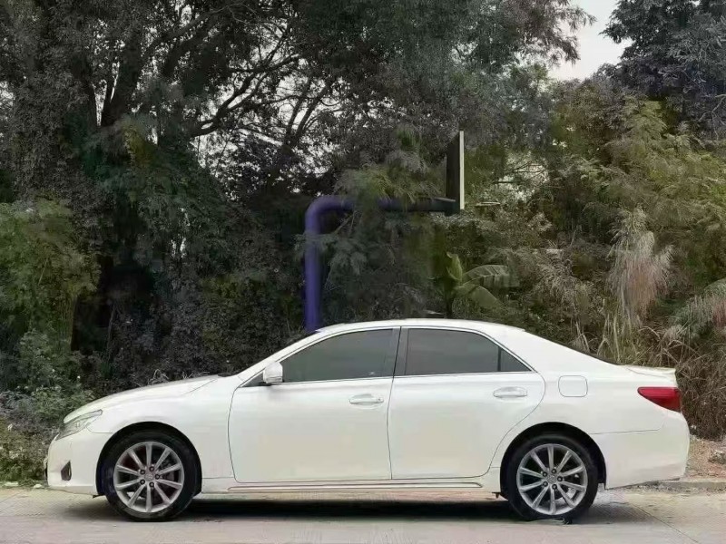 汕头17年丰田锐志3