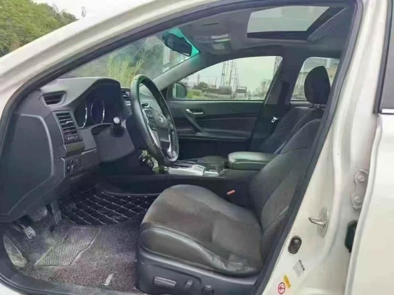 汕头17年丰田锐志4