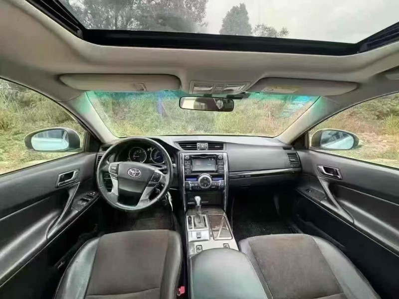 汕头17年丰田锐志5