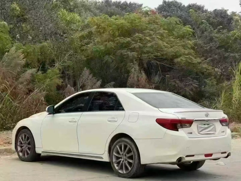 汕头17年丰田锐志7