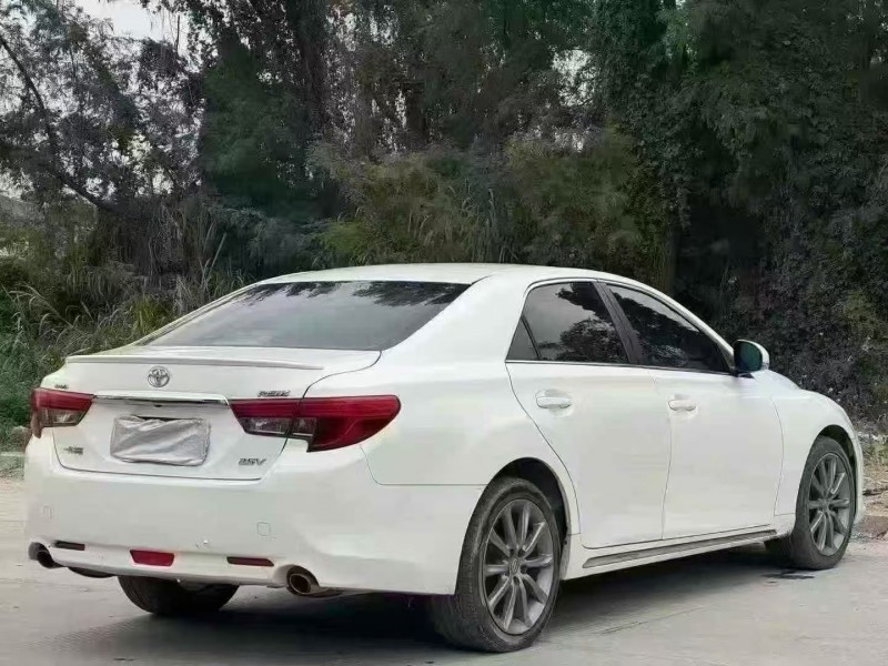 汕头17年丰田锐志8