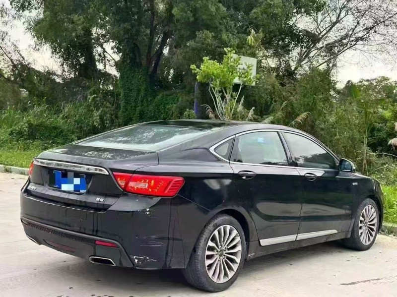 汕头17年吉利博瑞8