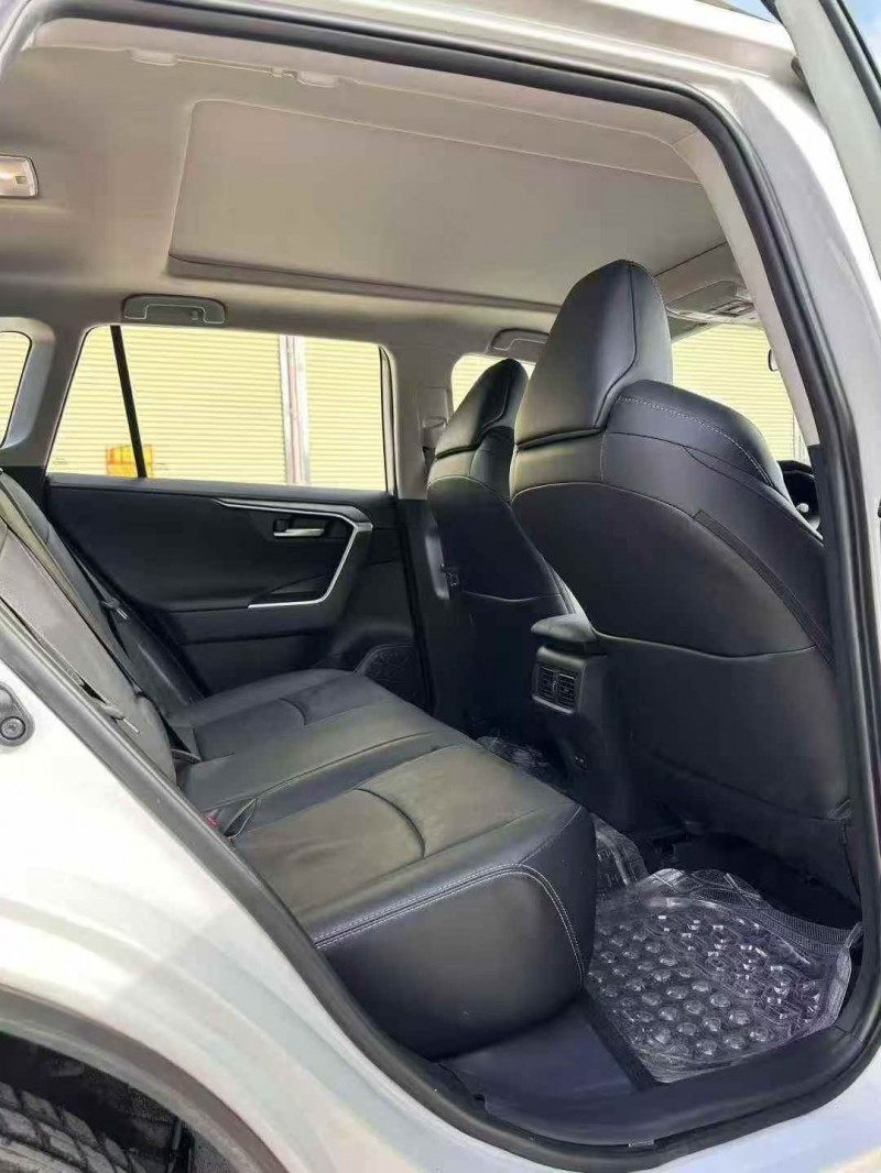 广州23年丰田威兰达8