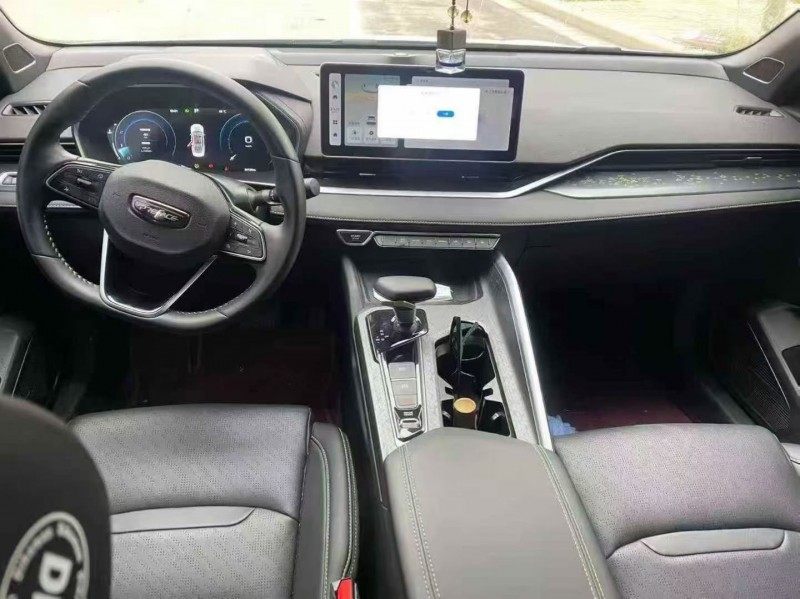 平顶山23年吉利星瑞9