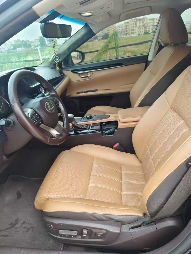 广州17年雷克萨斯ES7