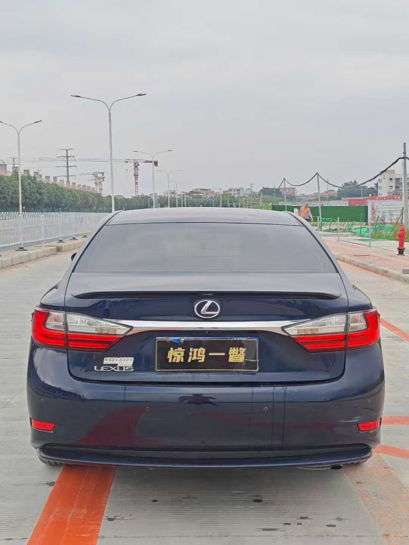 广州17年雷克萨斯ES9