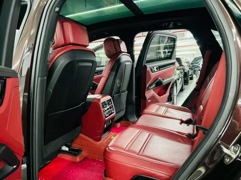 广州22年保时捷卡宴6