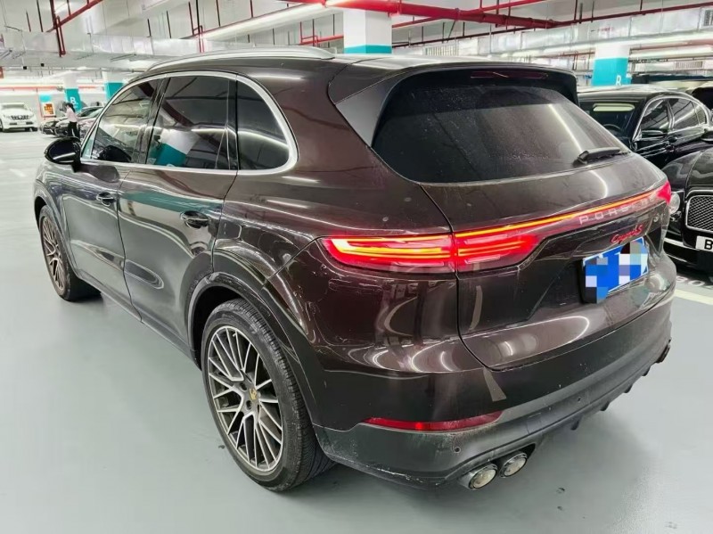 广州22年保时捷卡宴7