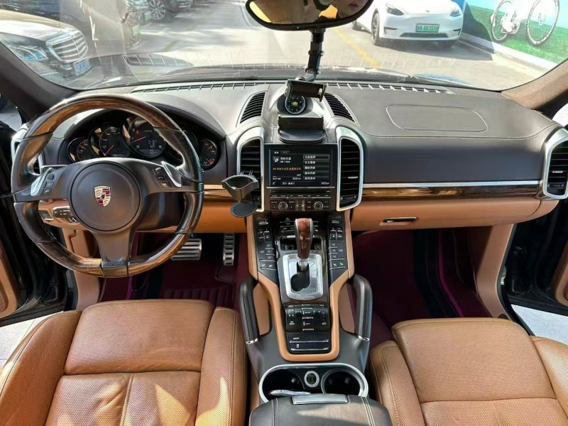 广州14年保时捷卡宴5