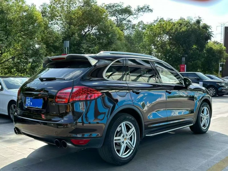 广州14年保时捷卡宴8