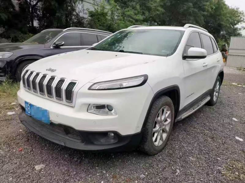 广州16年Jeep自由光2