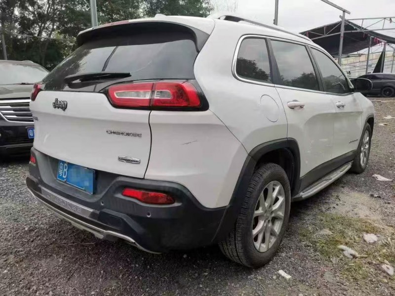 广州16年Jeep自由光8