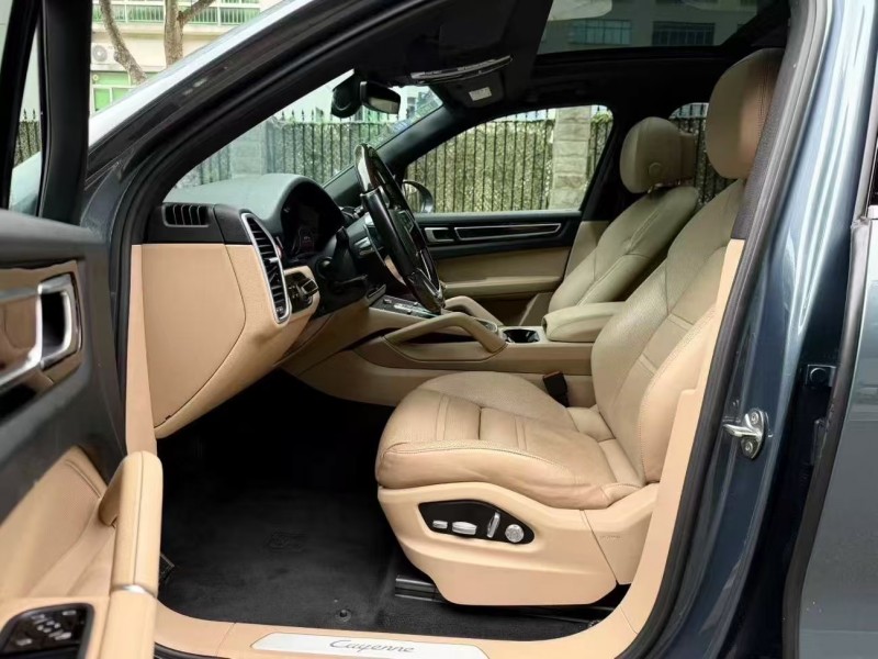 广州19年保时捷卡宴4