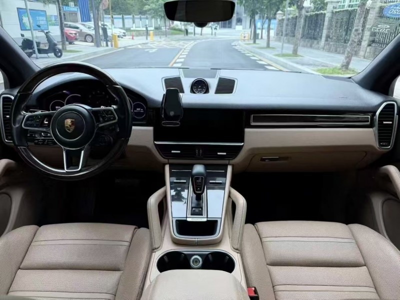 广州19年保时捷卡宴6