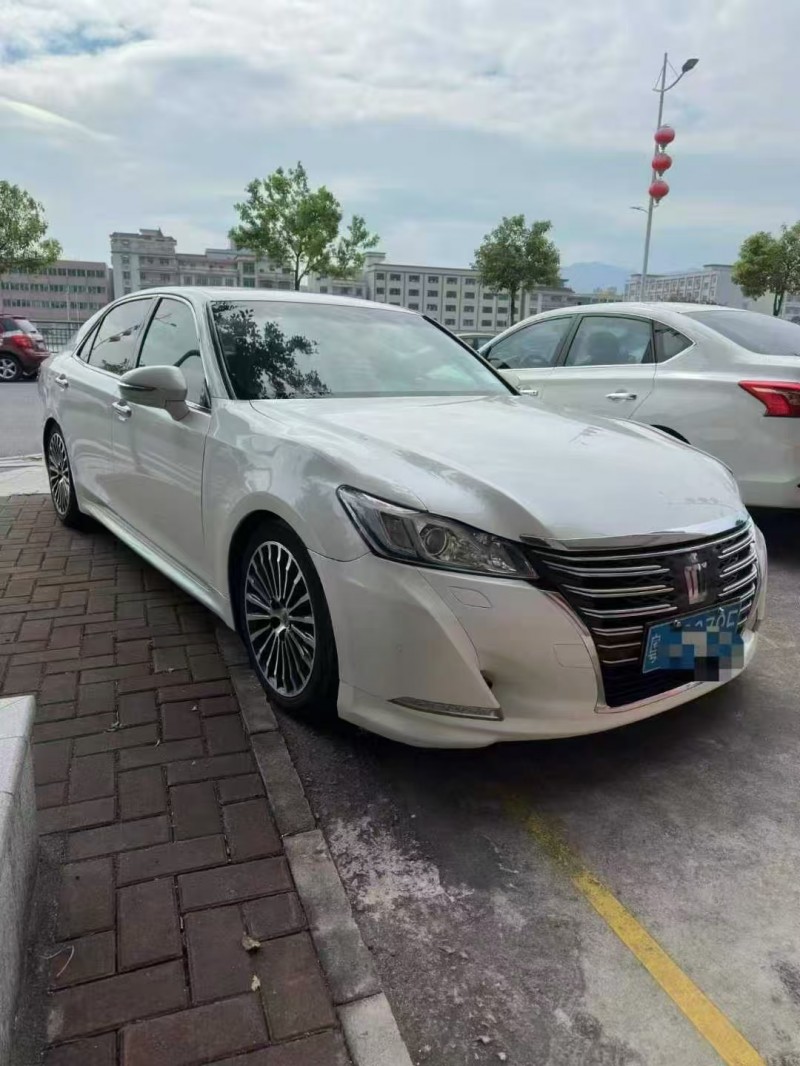 广州16年丰田皇冠2