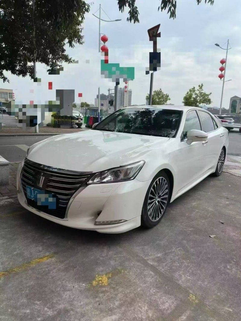 广州16年丰田皇冠3