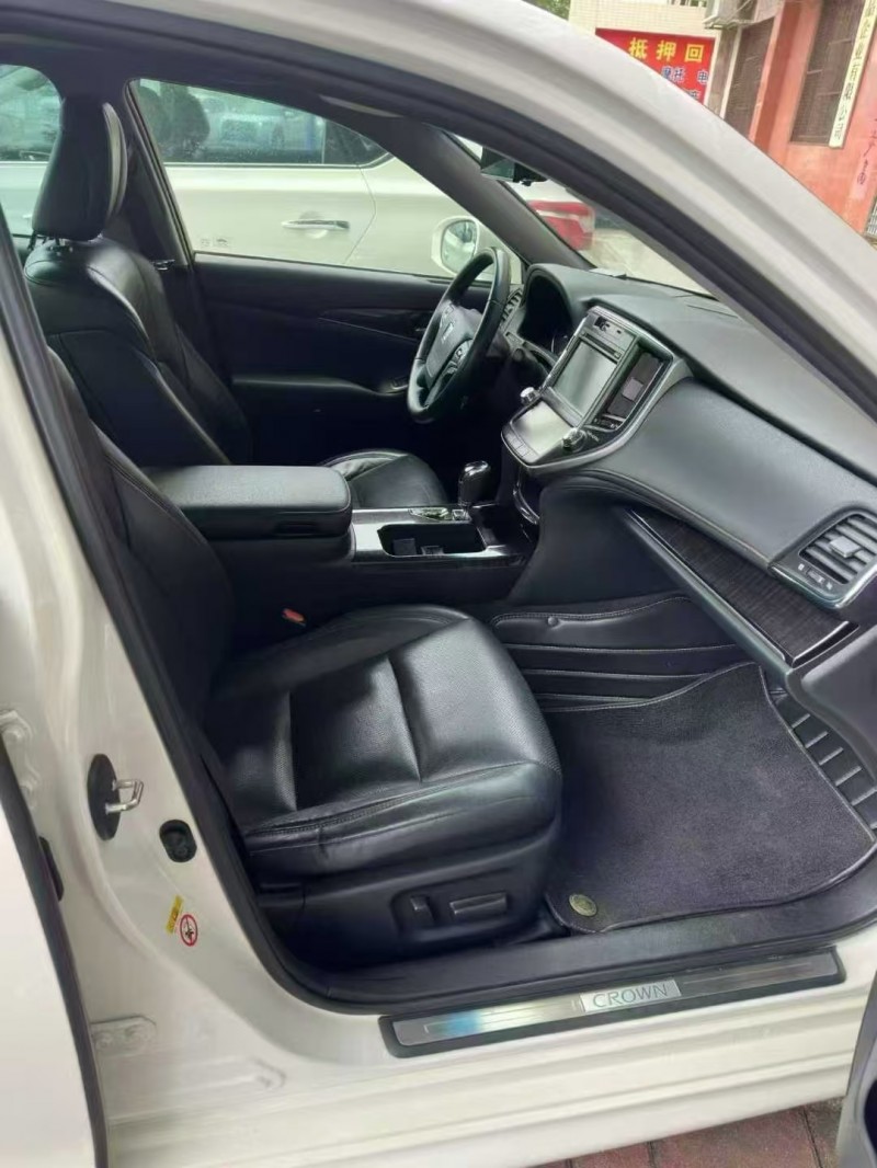 广州16年丰田皇冠5