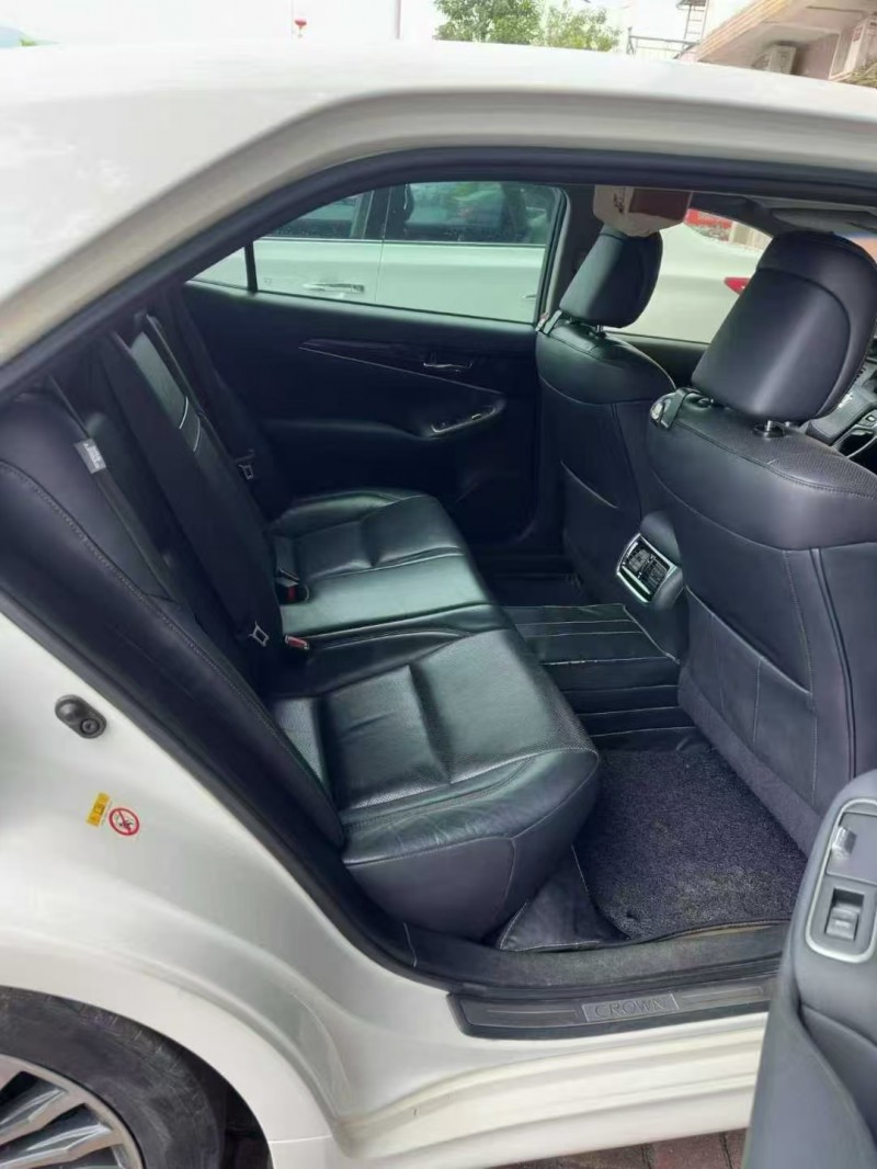 广州16年丰田皇冠6