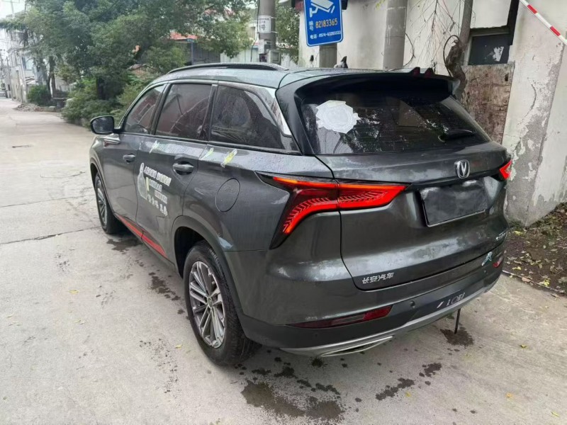 绍兴21年长安汽车CS755