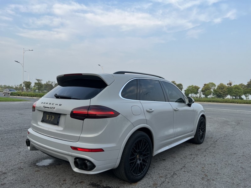 盐城15年保时捷卡宴8