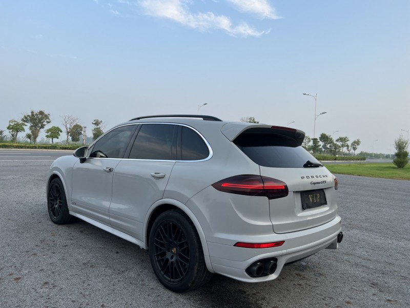 盐城15年保时捷卡宴9