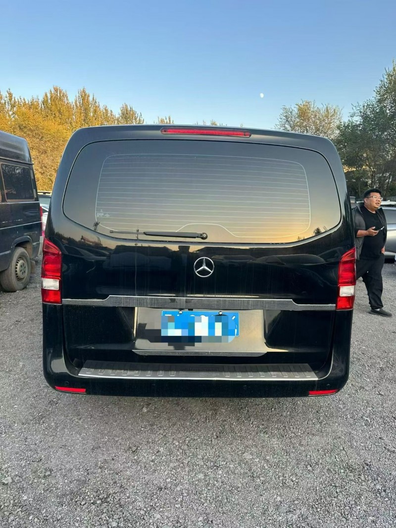 阳泉18年奔驰威霆8