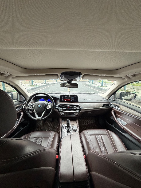 成都19年宝马5系8