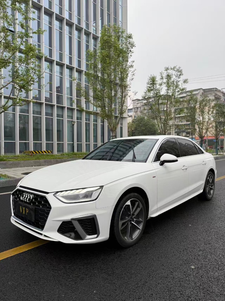 成都24年奥迪A4L3