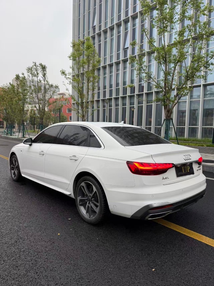 成都24年奥迪A4L4