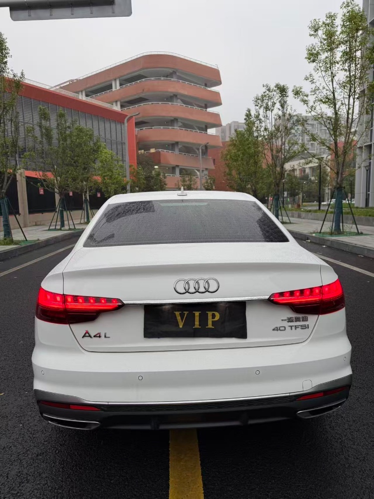 成都24年奥迪A4L5